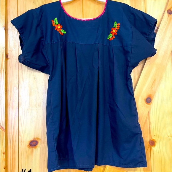 Handmade Mexican blouse with vibrant embroidery. Soft cotton. Unique design! - Picture 2 of 2
